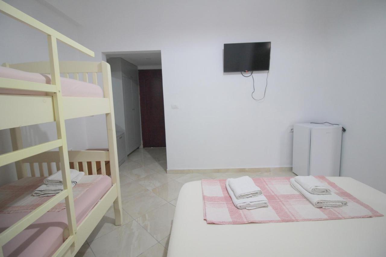 Andy Apartments Саранда Екстер'єр фото