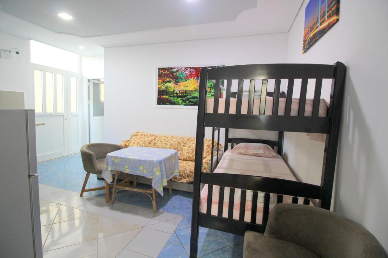 Andy Apartments Саранда Екстер'єр фото